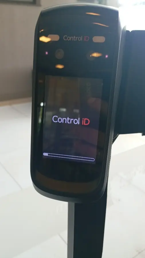 Leitor de reconhecimento facial para controle de acesso