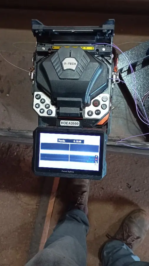 Máquina de fusão de fibra óptica em campo