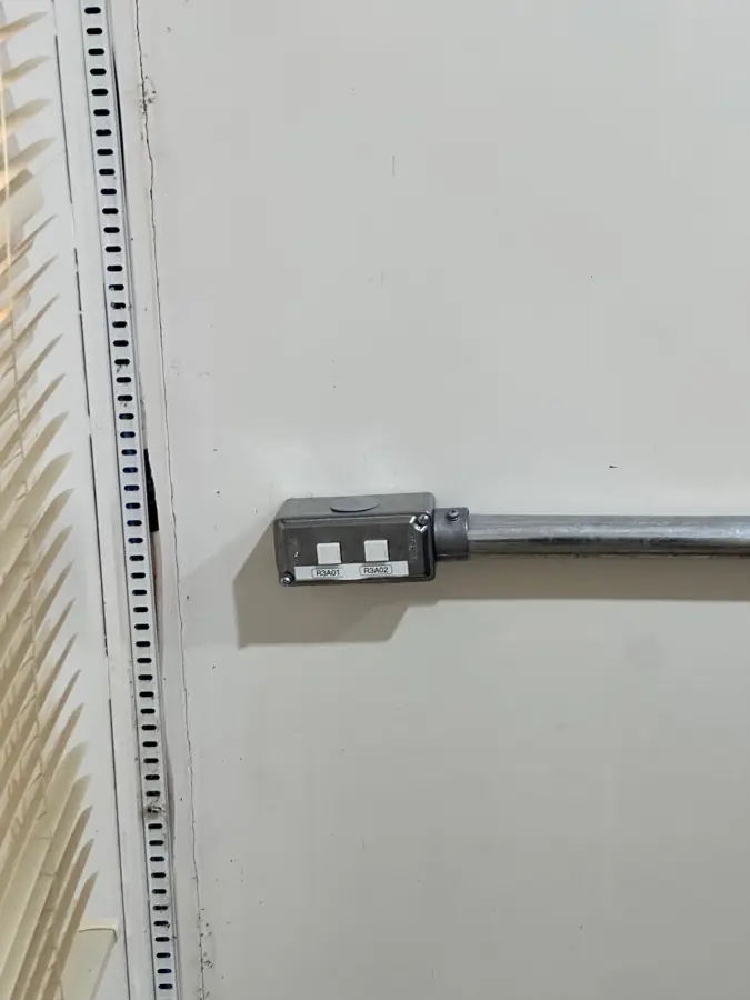Ponto de rede RJ45 em caixa aparente
