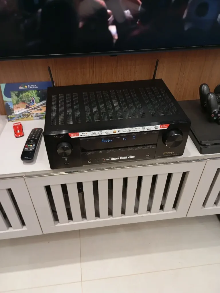 Receiver de home theater em projeto de automação residencial