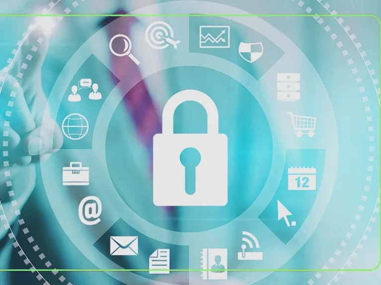 Cadeado digital no centro de ícones de e-mail, dados, rede e dispositivos protegidos